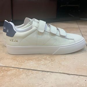 Womens Velcro veja sneakers